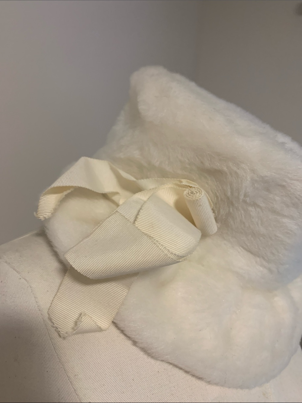 Vintage faux fur white womans hat - Picture 3 of 6